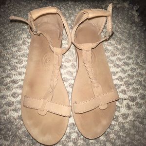 EUC Rainbow Ladies Braided Sandal Size 11